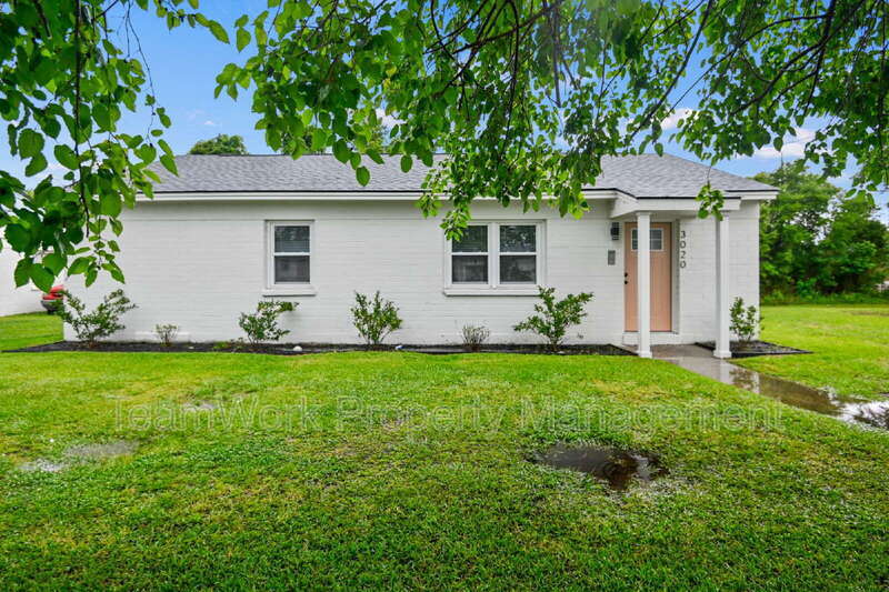 Foto principal - 3020 Azalea Dr