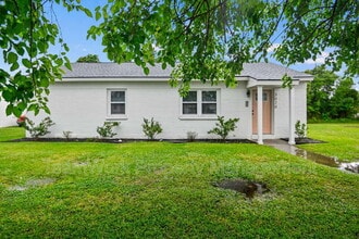 Building Photo - 3020 Azalea Dr