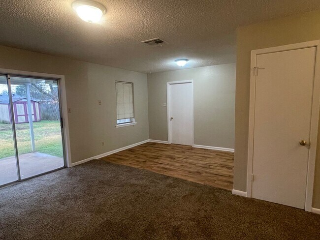 Foto del edificio - Don’t Miss Out! Move in Ready!