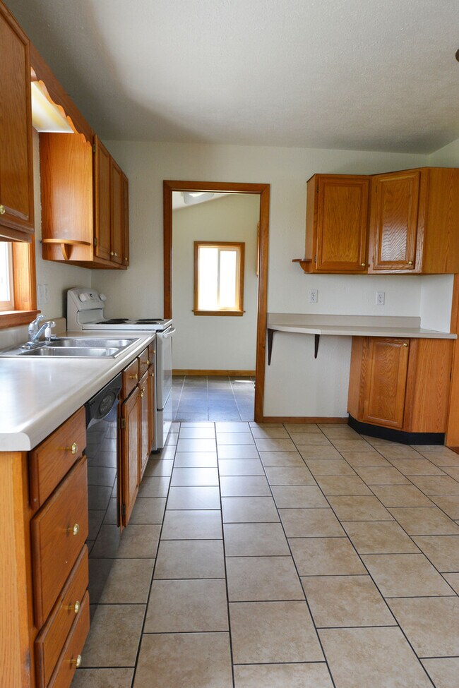 Building Photo - Country Living Opportunity!