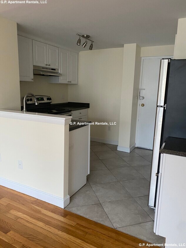 333 Main St Unit 6, Melrose, MA 02176 Condo for Rent in Melrose, MA