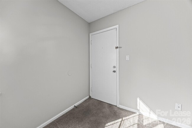 Building Photo - 5805 Hunting Ridge Ln