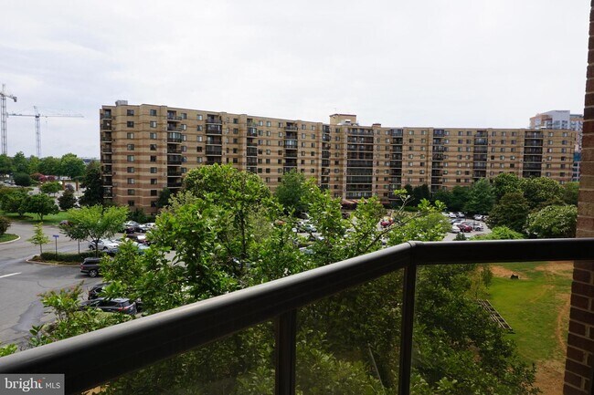 Building Photo - 8350 Greensboro Dr