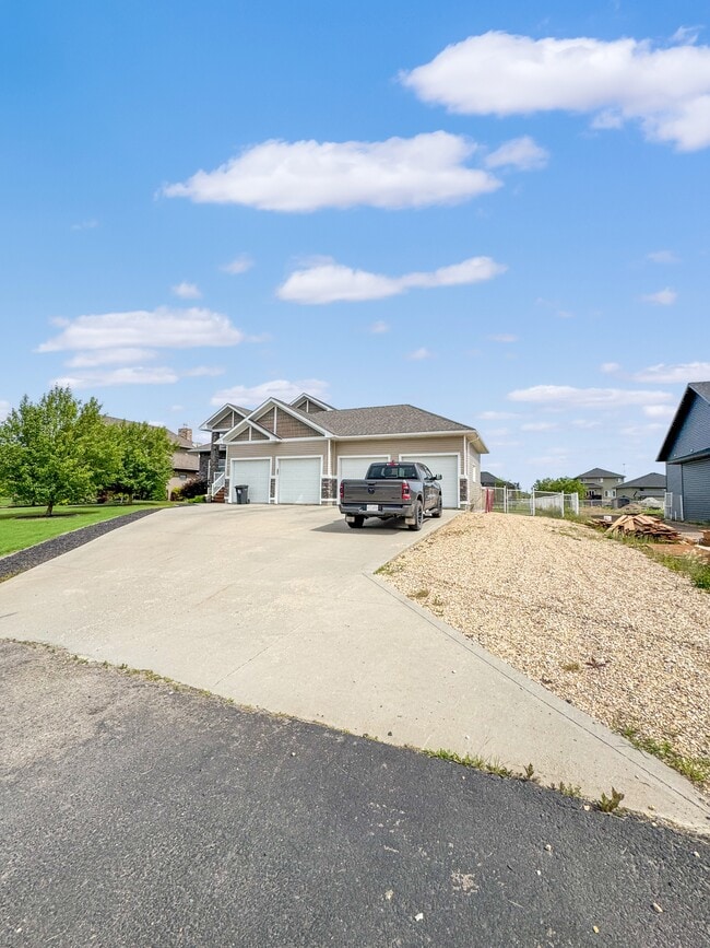 Building Photo - 7904 Carriage Ln Dr