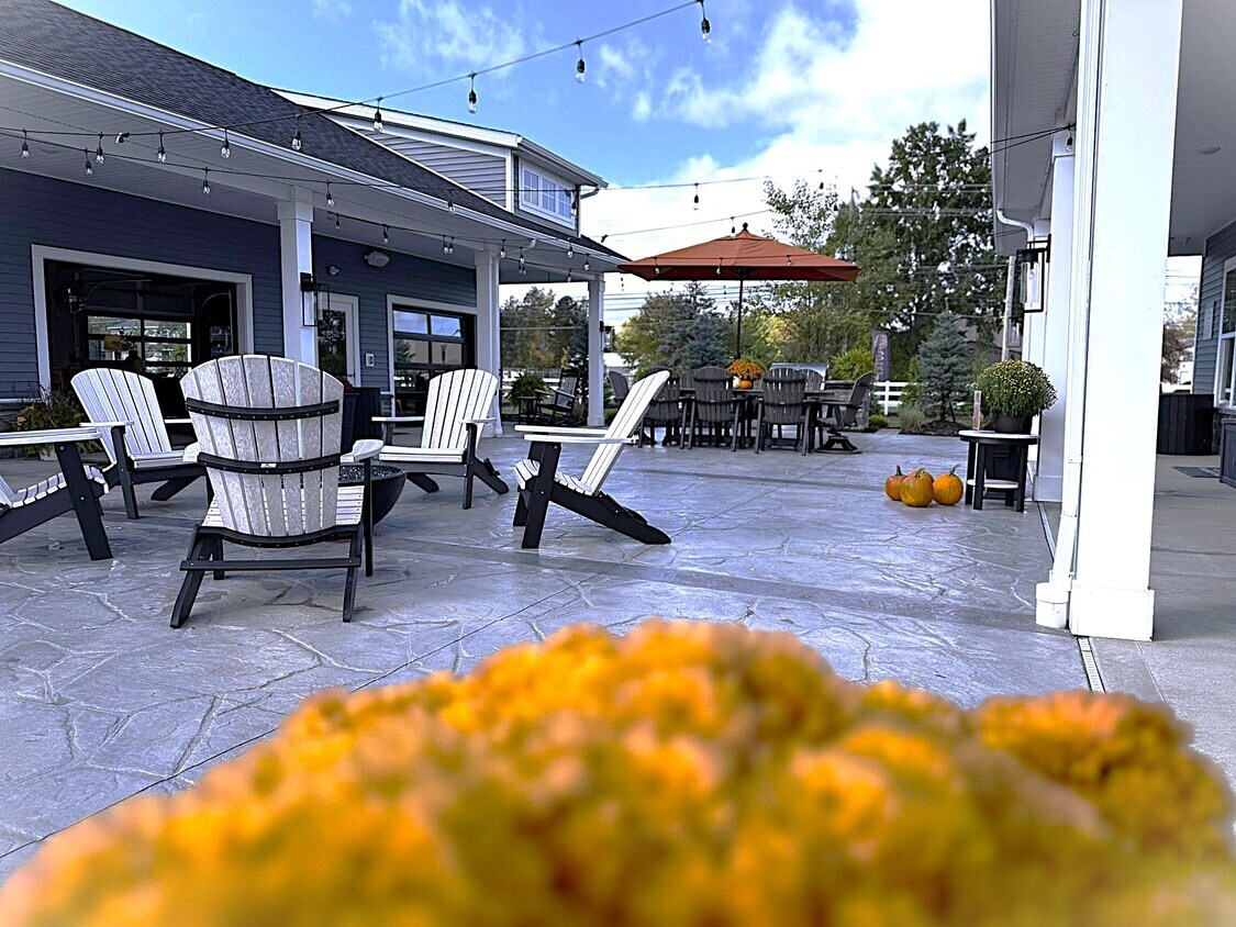 Foto principal - Village at Hinckley Oaks