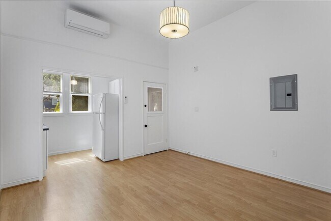 Photo - 1443 Stanton St Apartment