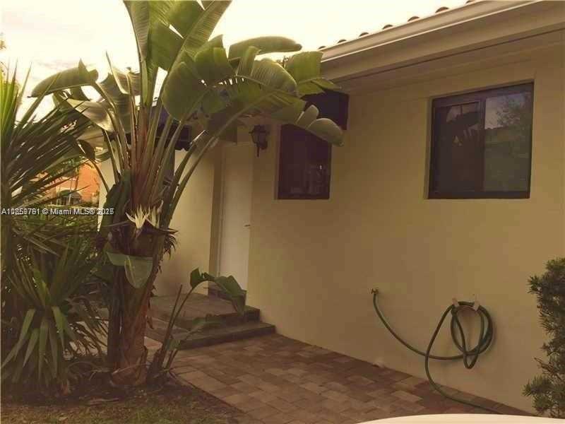 Foto del edificio - 3400 S Le Jeune Rd