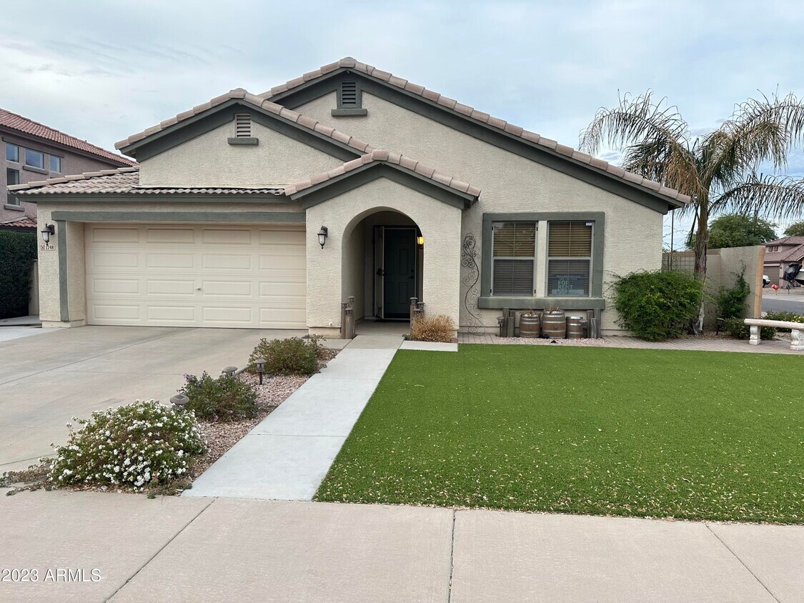 Foto principal - 1748 E Oak Rd