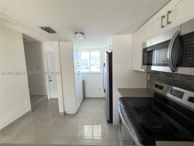 Foto del edificio - 14010 NE 3rd Ct
