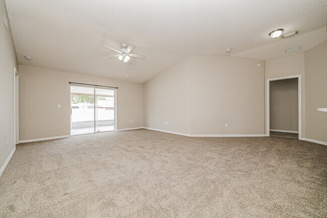 Foto del edificio - 11025 Whittney Chase Dr