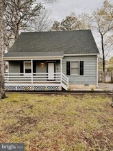 Building Photo - 6 Courtside Ln