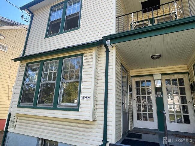 Building Photo - 308 S 3rd Ave