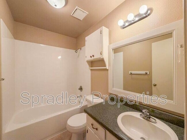 Foto del edificio - 1023 N Wall St