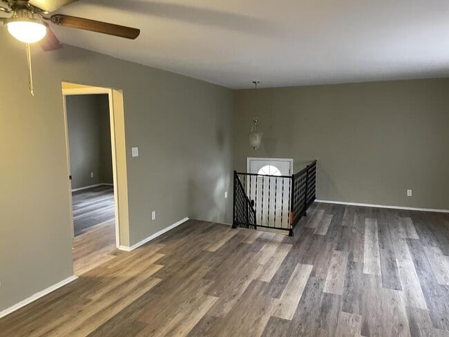 Building Photo - 7843 Glen Orchard Dr