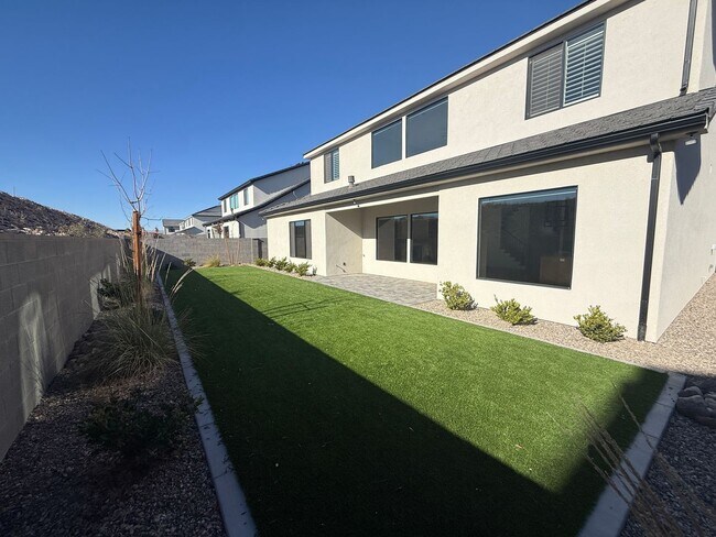 Foto del edificio - Gorgeous 5 bed 3.5 bath in Desert Canyons