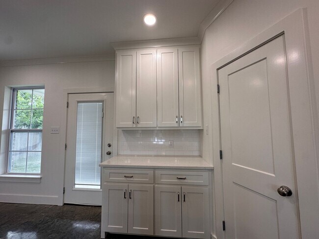 Building Photo - Wonderful 3/2 in South Lake Charles!