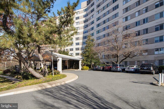 Building Photo - 1200 N Nash St