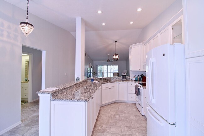 Building Photo - FURNISHED LONG TERM OR SEASONAL RENTAL WAL...