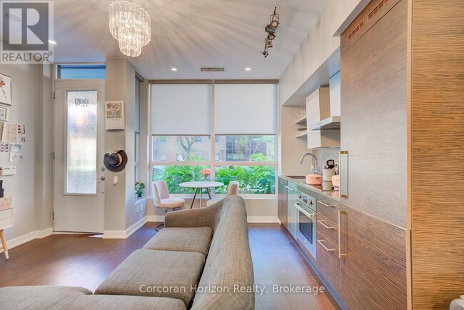 Building Photo - 1030 King St W