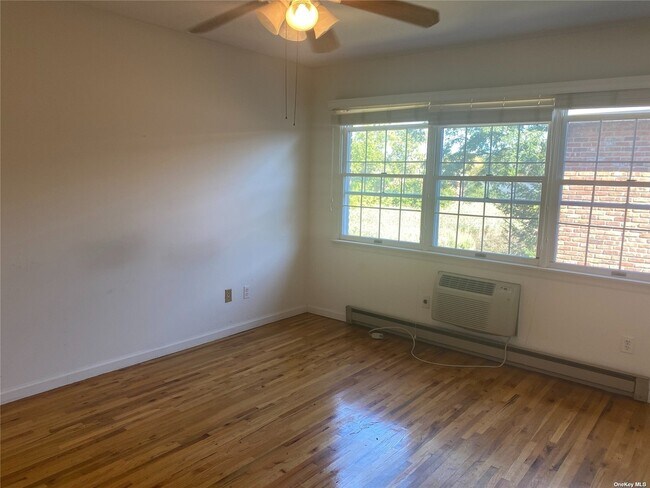 Building Photo - 24 Manhasset Ave