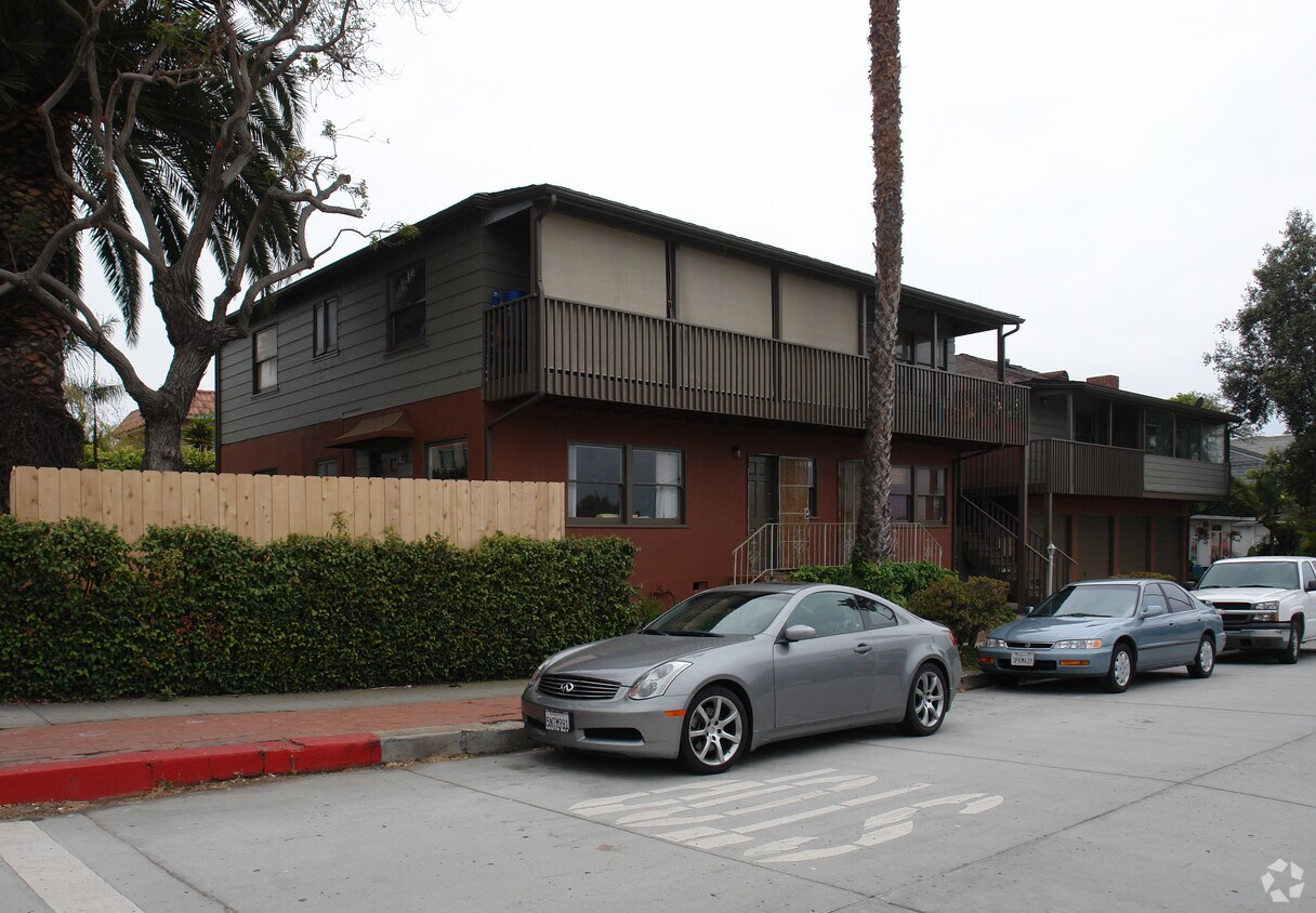 Primary Photo - 6678 La Jolla Blvd