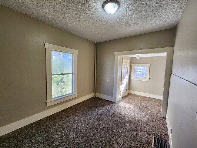 Building Photo - 2129 30th Ave N