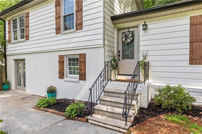 Building Photo - 4723 N Springs Rd NW