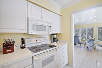 Building Photo - 286 4th St S