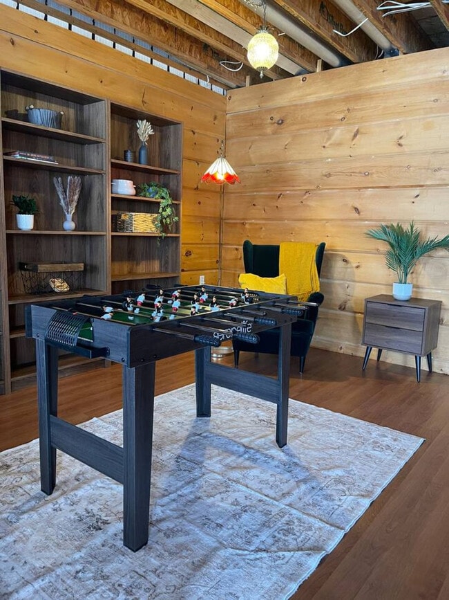 Building Photo - 304 Chem. du Pont Rouge