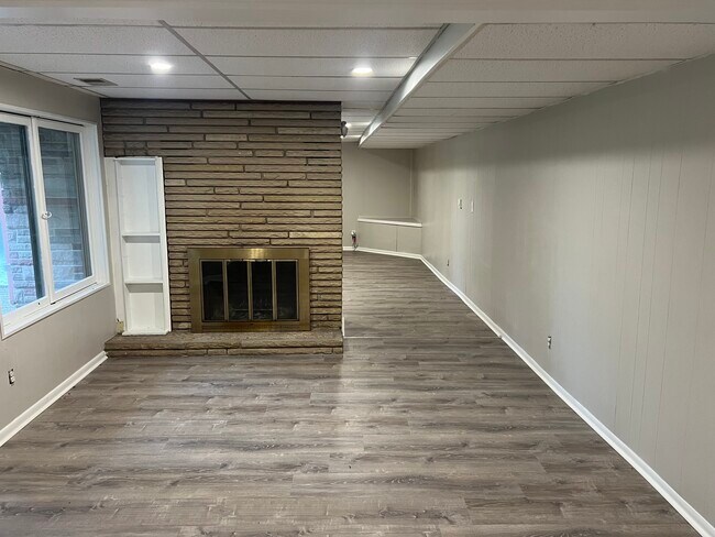 Foto del edificio - 5948 Edgewood Cir