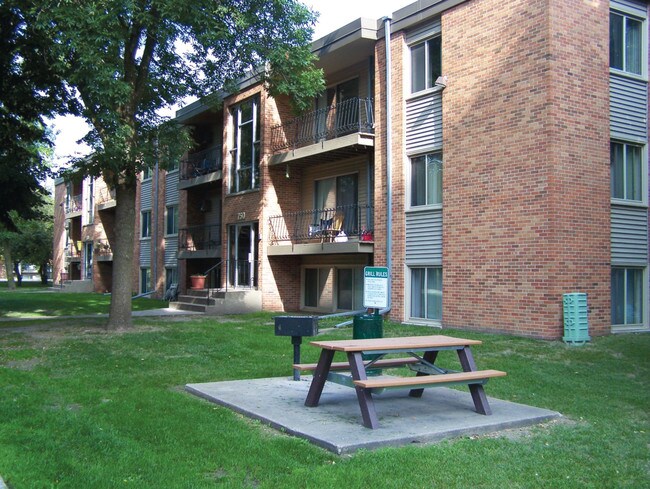 Foto del edificio - Garden Grove Apartments