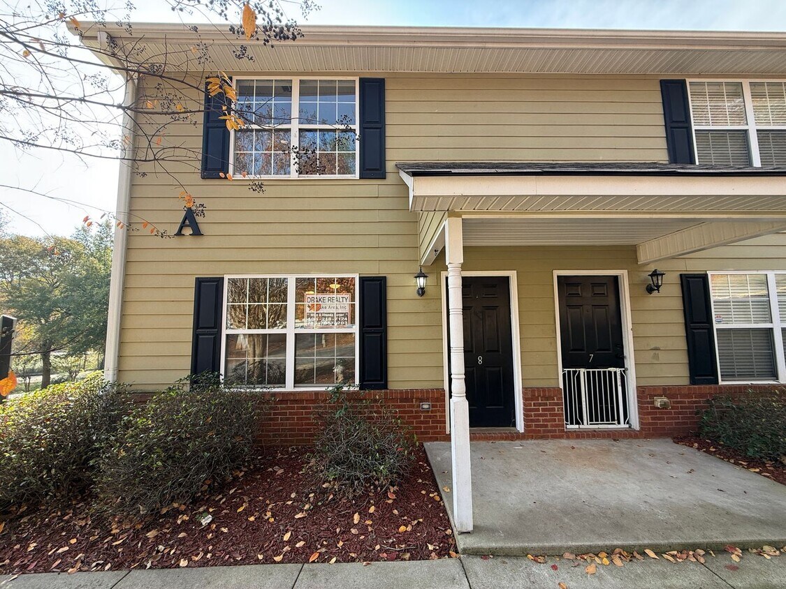 Foto principal - Convenient West Athens 2BD/2.5BA Townhome Minutes from UGA