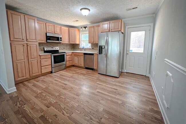 Foto del edificio - 4bd/2.5ba Brick Ranch Home in Kings Grant. NO STUDENTS/NO CATS