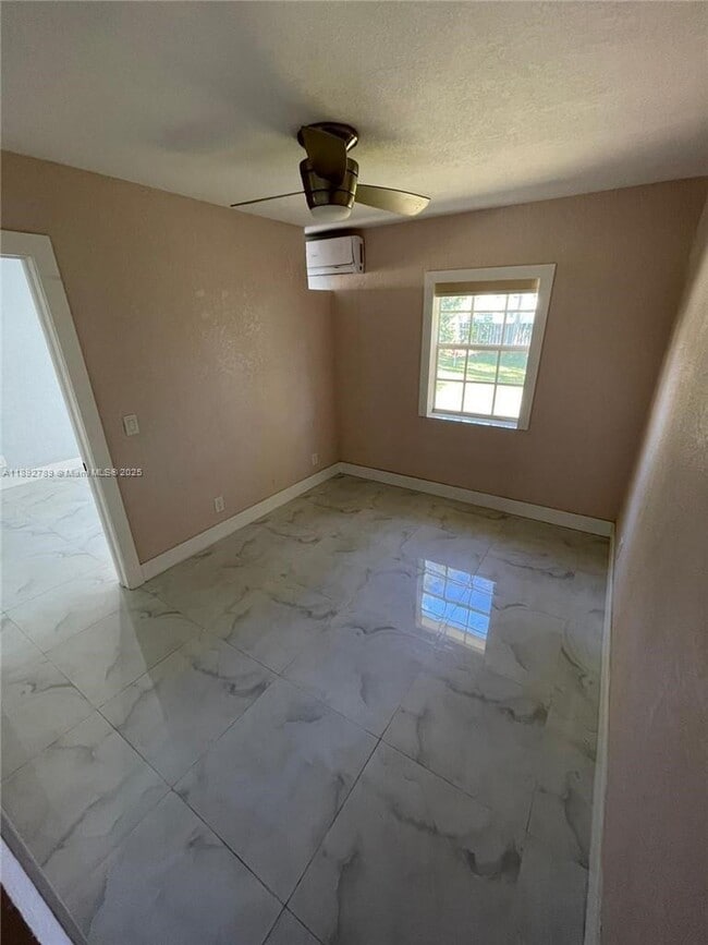 Foto del edificio - 645 NE 35th St