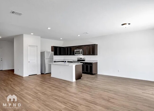 Foto del edificio - 12612 Henry Clay Dr