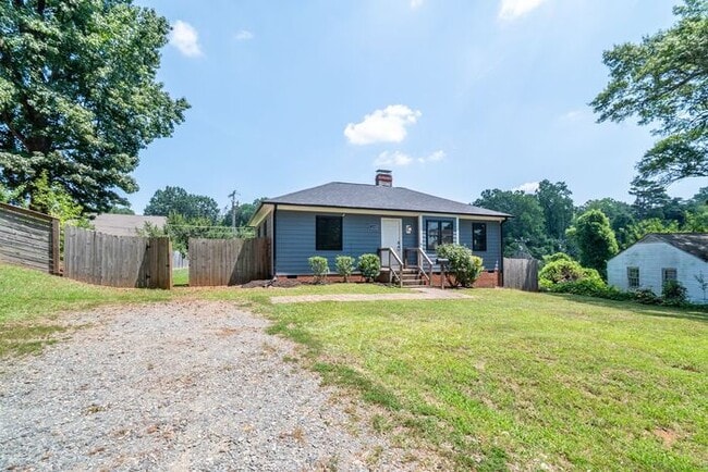 Building Photo - Charming Renovated 2BR Home in Revolution Park – Minutes from Uptown Charlotte!