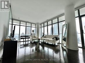 Building Photo - 33 Charles St E