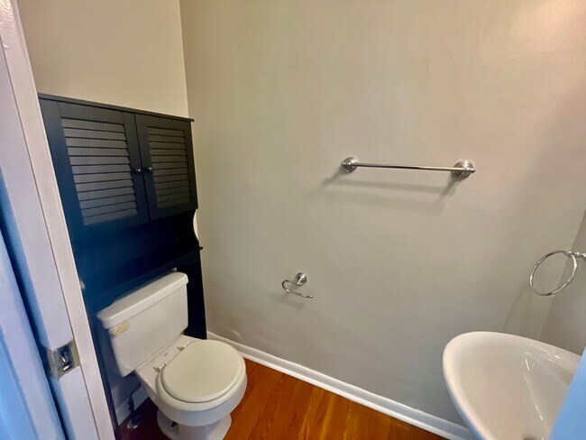 Foto del edificio - 3 Bed 1.5 Bath- Southside Pittsburgh PA