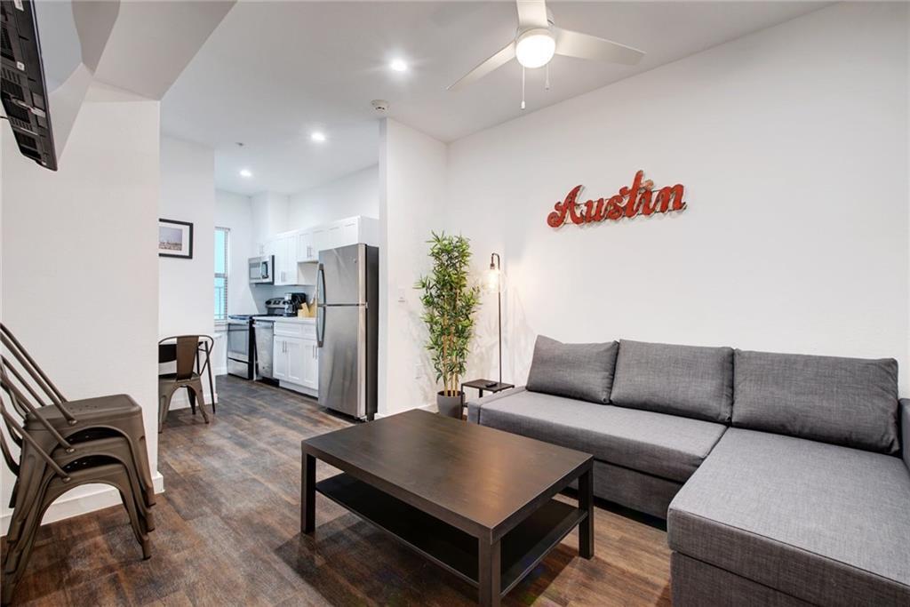 Foto principal - 1010 W 26th St