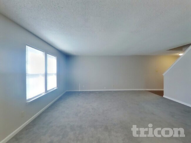 Foto del edificio - 121 Winterwood Dr