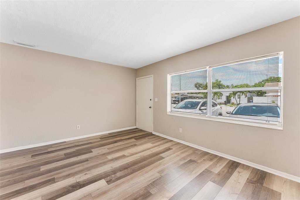 Foto principal - 1142 NE 15th Ave