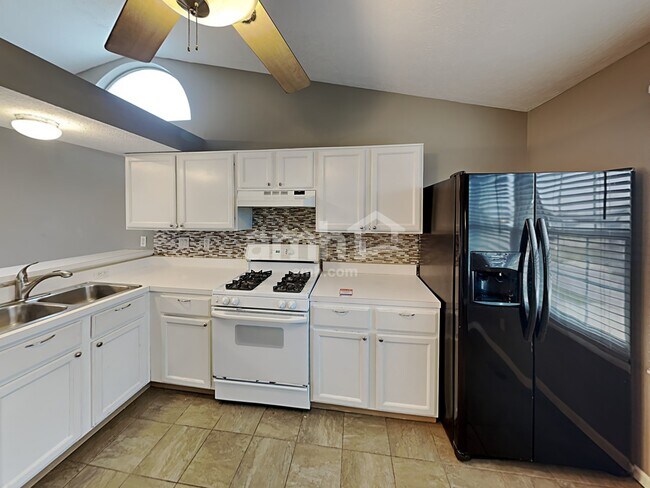Building Photo - 5671 Sundial Dr