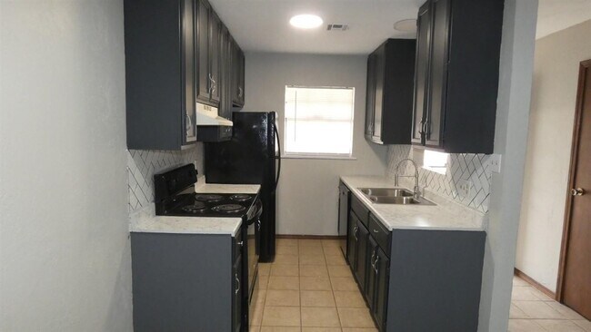 Foto del edificio - 6404 NW Birch Ave