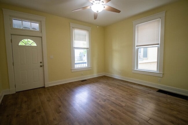 Photo - 4123 Lakeman St House