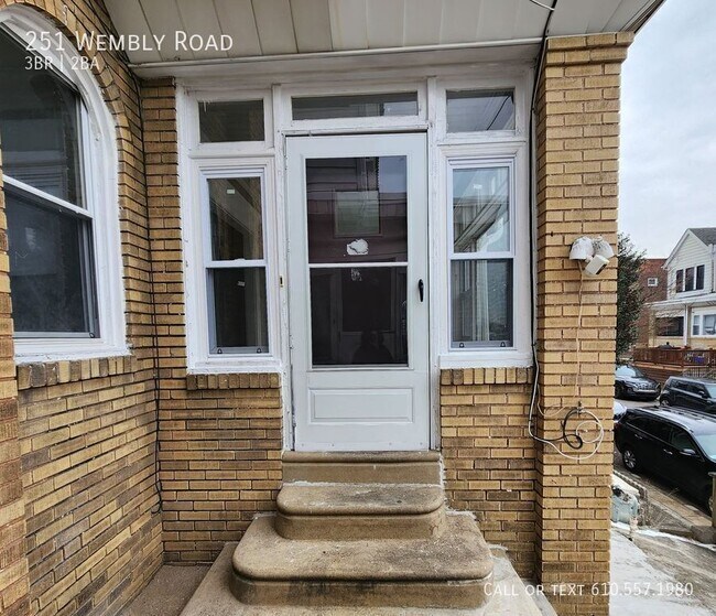 Building Photo - 3 Bedroom 2 Bath  Row Home in Upper Darby,...