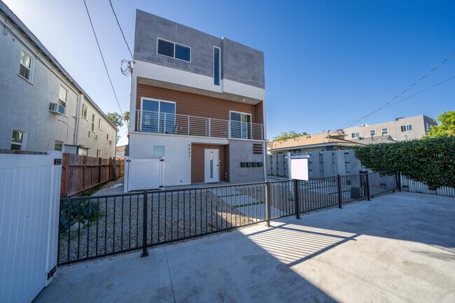 Foto del edificio - 5637 Klump Ave