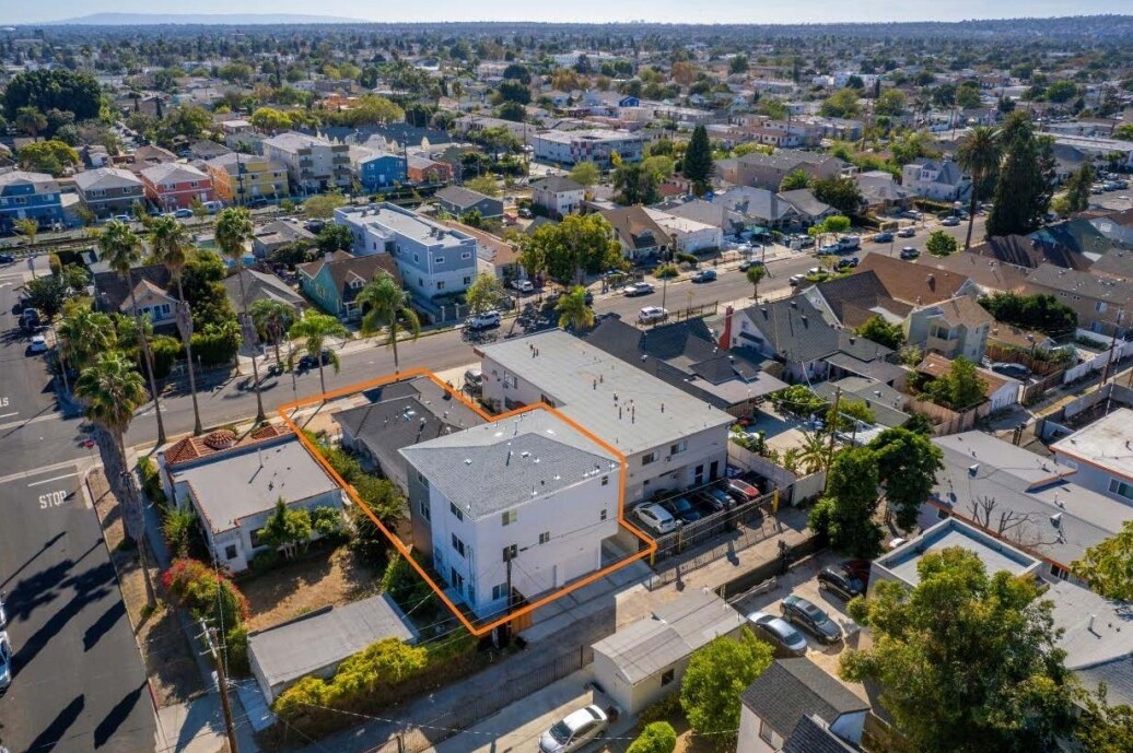Building Photo - 1205 W 37th Dr