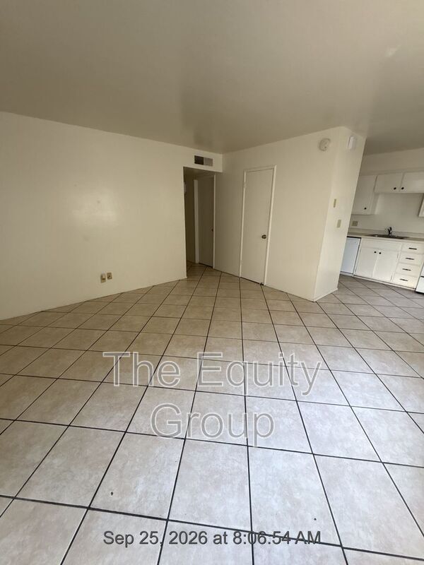 Building Photo - 310 N Orange Ave