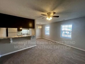 Building Photo - 1425 Ireland Dr