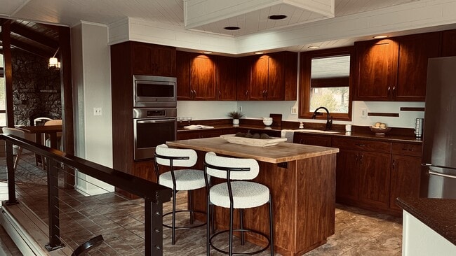 Building Photo - 7920 E Greenland Rd